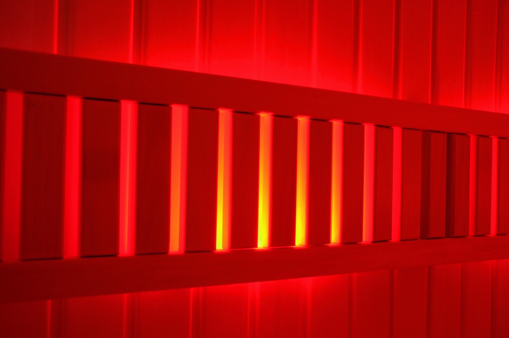 Rotes Farblicht in der Sauna